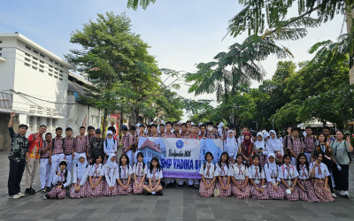 Outing Class Edukatif: Backpacker SMP Yadika 8 ke Kota Tua Jakarta